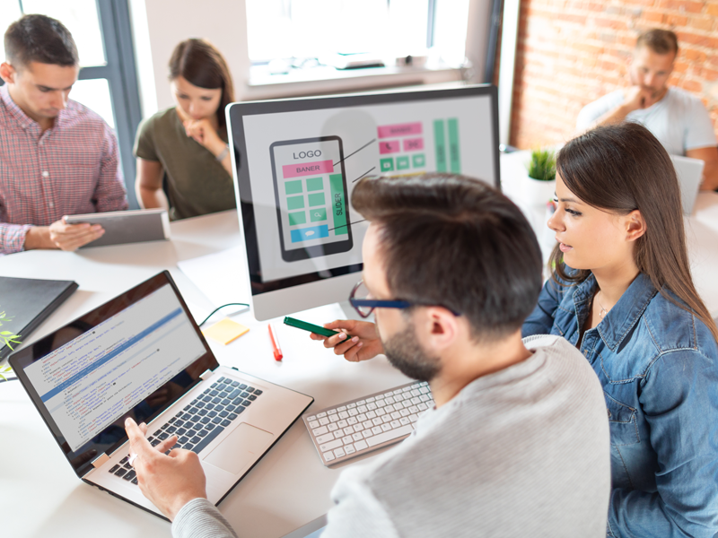Team of experienced designers & developers